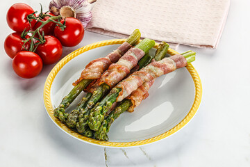 Grilled asparagus with bacon