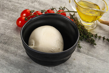 Round Mozzarella young cheese ball