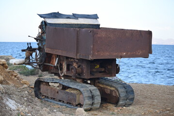 Fototapeta premium Cingolato per il trasporto del sale. Saline di Trapani, Sicilia, Italia