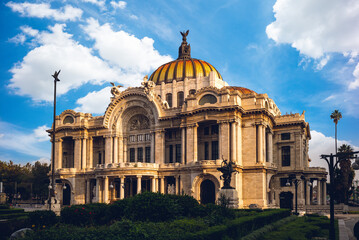 Palacio de Bellas Artes, a prominent cultural center located at Mexico City, Mexico. Translation:...