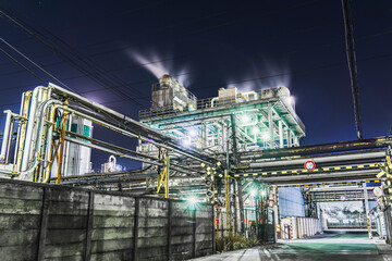 Naklejka premium 川崎・扇町の工場夜景【神奈川県・川崎市】 Night view of a factory in Kawasaki City - Kanagawa, Japan