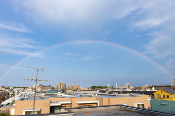 街の中の虹