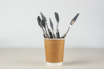 A set of various palette knives for creativity.