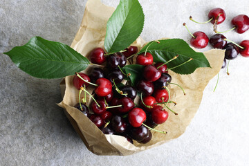 Ciliegie dolci, fresche e mature