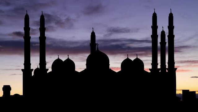 Sanaa: View at Dusk of the largest Mosque in Sanaa, Time lapse with beautifull Clouds, Yemen