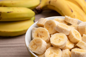 Ripe sliced ​​banana in the background yellow bananas.