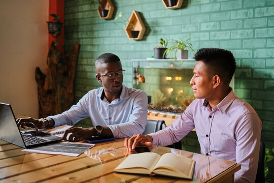 Latino investors working remotely