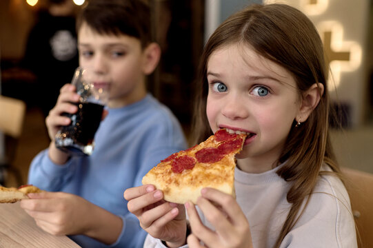 Kids having pizza in cafe