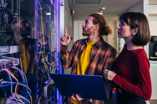 Explaining technical details in a server room