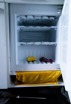 Defrosting freezer