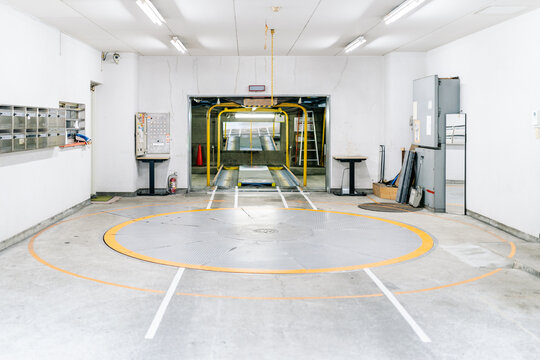 Automated vertical lifting parking system garage