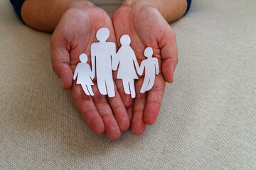 Rodzina na rękach © Artur Łuczka