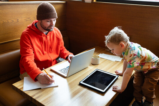 Singe Parent Freelancer at Cafe