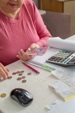 Accountant counting cash
