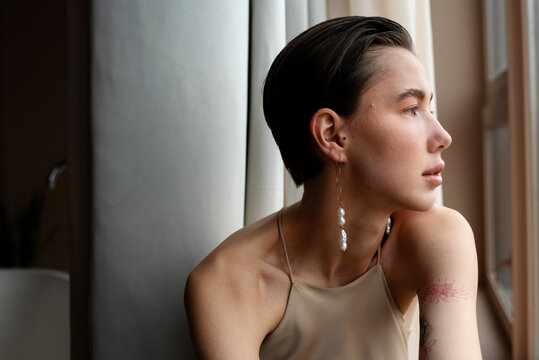 Portrait of  a woman with pearl earring