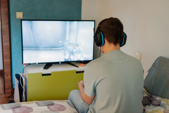 Teenage boy lost in virtual worlds