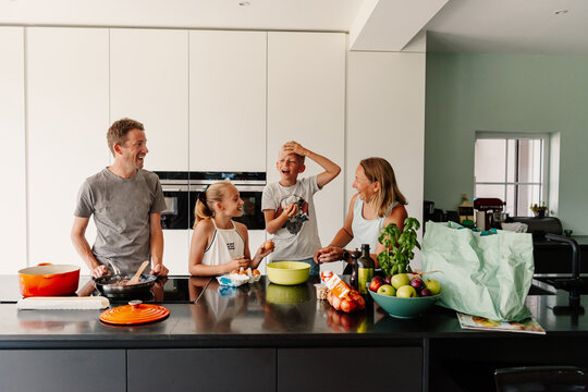 Crazy family cooking together