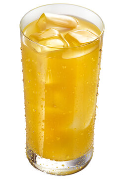 copo com suco de laranja com pedras de gelo isolado em fundo transparente