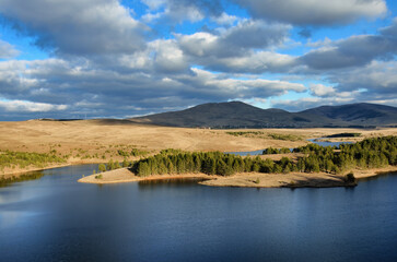 Obraz premium Beautiful view of Ribnicko lake with Zlatibor mountain in the background. Serbia