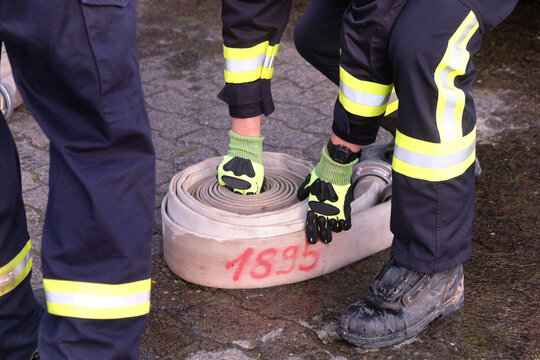 Feuerwehr-Blaulicht Feuerwehr in verschiedenen Bildern und Aktionen in Deutschland.