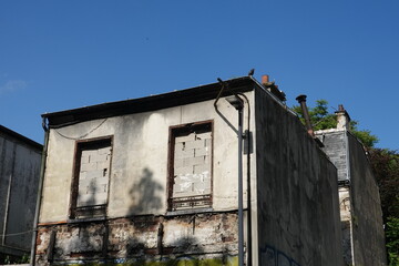 Maison insalubre murée qui va être démolie