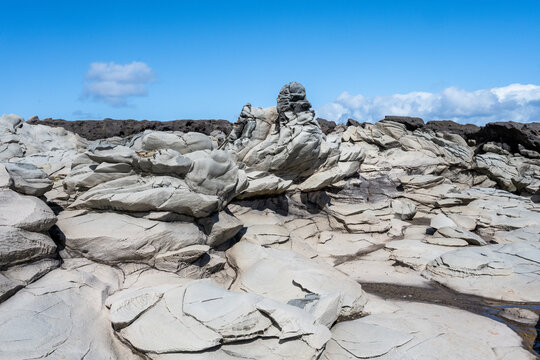 Dragon&rsquo;s Teeth, fascinating trachyte lava rock geology where it flows into the Pacific Ocean, Makalua-Puna Point, Maui, Hawaii

