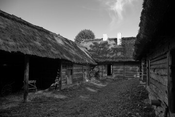 Stare budynki wiejskie © Stefan