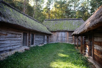 Stare budynki wiejskie © Stefan