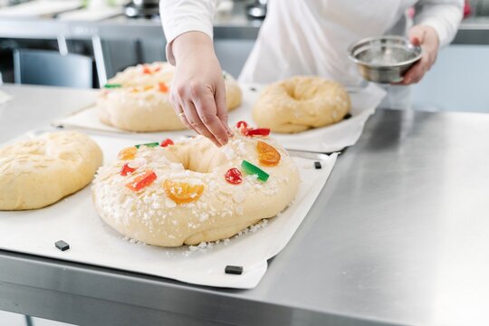 Baker decorating traditional rosca de reyes cake