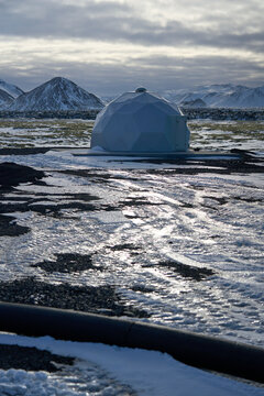 Carbon capture and storage dome over wellhead pipes