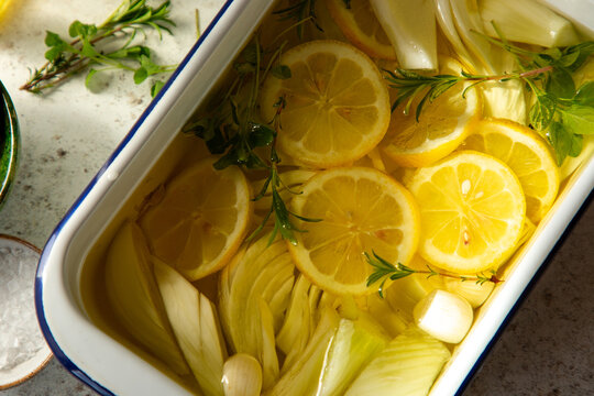 Fennel and lemon slices in oil