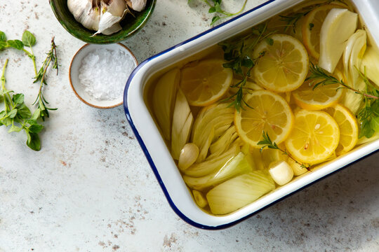 Fennel and lemon slices in oil