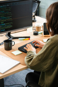 A female programmer in the office