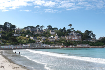 Belle vue sur la plage de Trestraou à Perros-Guirec en Bretagne - France