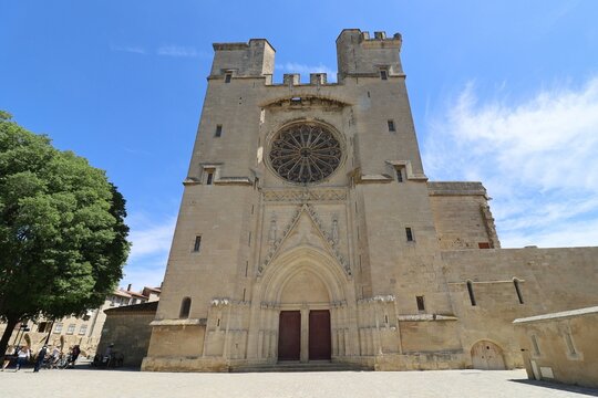 La cath&eacute;drale Saint Nazaire, cath&eacute;drale romane, vue de l'ext&eacute;rieur, ville de B&eacute;ziers, d&eacute;partement de l'H&eacute;rault, France