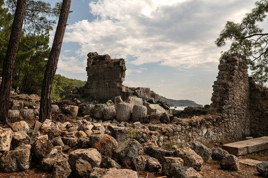 It is said that the Ancient City of Phaselis was founded by colonists from Rhodes in the 7th century BC on a small peninsula extending into the Mediterranean.