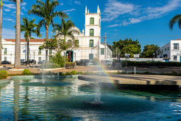 Obraz premium Itu, Sao Paulo, Brazil, March 10, 2022. Fountain at Independencia Square with the Our Lady of Carmo Convent and Seminary, an architectural complex built from 1719 onwards by Carmelite friars, in Itu