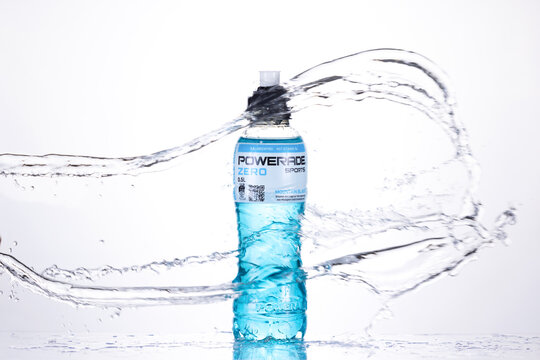 Powerade Zero Mountain Blast flavor in a 0.5 litter plastic bottle sold in Germany with splash effect in a studio shot
