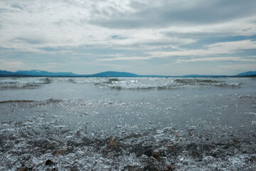 Obraz premium le lac Léman depuis la plage de Promenthoux