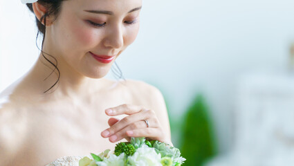 結婚指輪　婚約指輪を付ける花嫁