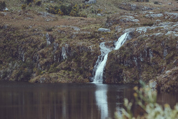 Cascada de los andes peruanos