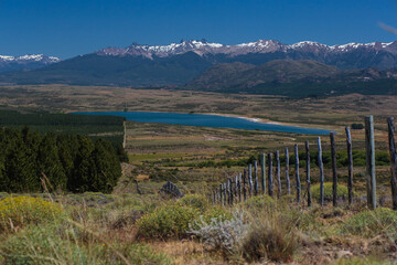 Viaje por la Patagonia hacia Esquel entre monta&ntilde;as, cordillera, lagos, cielos, nieve atardeceres y bosques