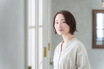 笑顔のミドル女性