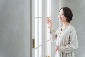 笑顔のミドル女性