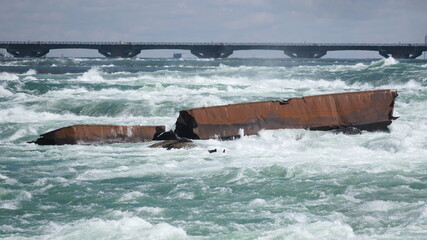 Large Metal Object in Middle of Niagara River