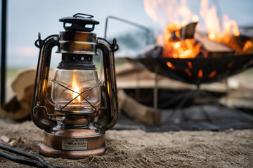 焚き火 焚き火台 焚火 キャンプファイヤーランタン ランプ オイルランタン キャンプ  © 啓太 嶺井