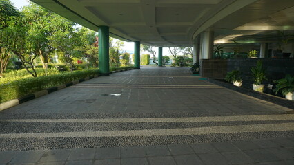 Tranquil Garden Atmosphere in Government Office Yard