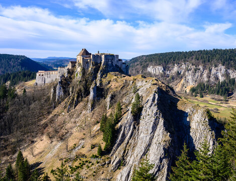 Ch&acirc;teau de Joux