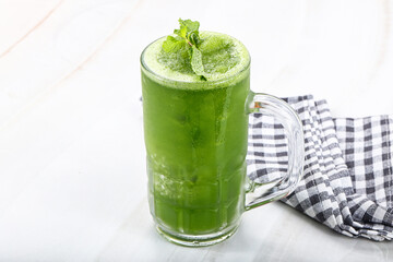 Mint, basil, spinach smoothie detox