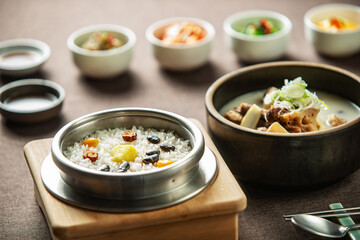 건강식의 잡곡밥과 갈비탕.
